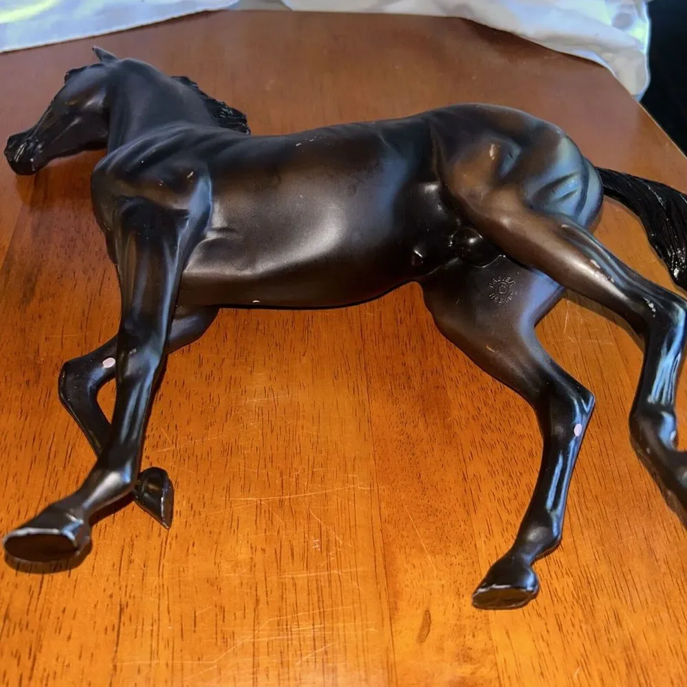 Breyer Reeves Zenyatta Mold Dark Brown / Black Traditional Horse Figure‎ Toy